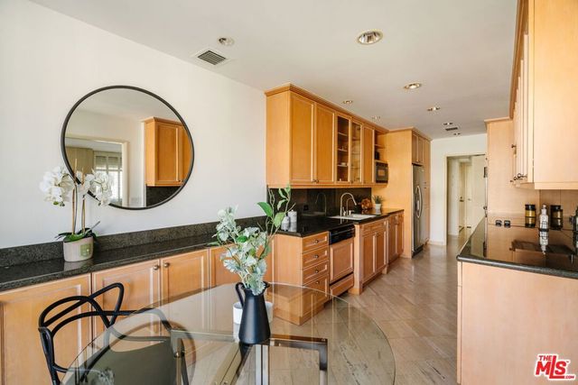 121 S Palm Drive 401, Beverly Hills, CA 90212