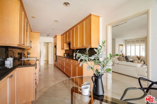 121 S Palm Drive 401, Beverly Hills, CA 90212