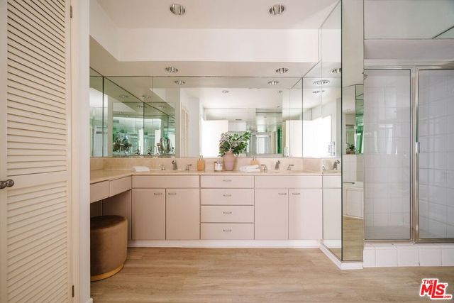 121 S Palm Drive 401, Beverly Hills, CA 90212