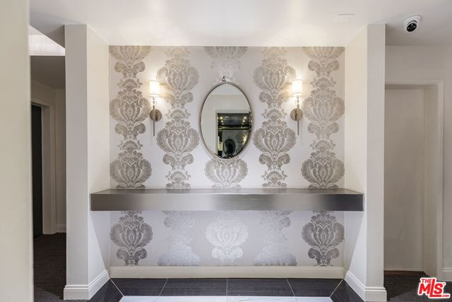 121 S Palm Drive 401, Beverly Hills, CA 90212