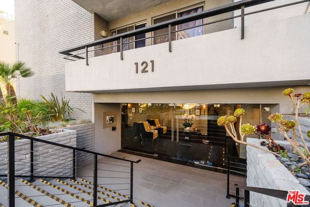 121 S Palm Drive 401, Beverly Hills, CA 90212