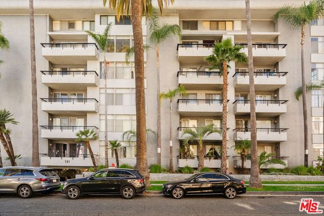 121 S Palm Drive 401, Beverly Hills, CA 90212