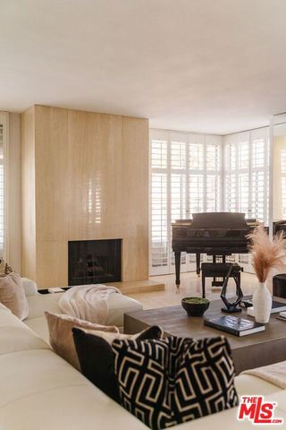 121 S Palm Drive 401, Beverly Hills, CA 90212