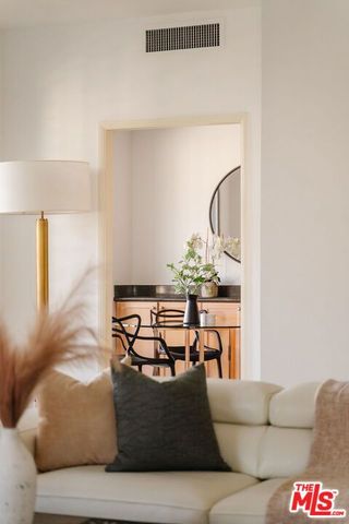 121 S Palm Drive 401, Beverly Hills, CA 90212