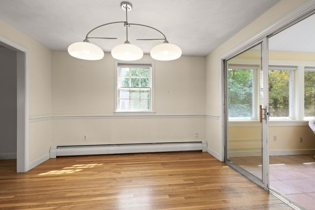 12 Old Stagecoach Rd, Bedford, MA 01730