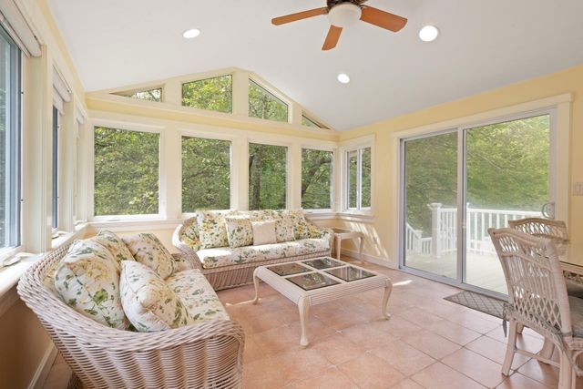 12 Old Stagecoach Rd, Bedford, MA 01730