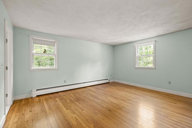 12 Old Stagecoach Rd, Bedford, MA 01730