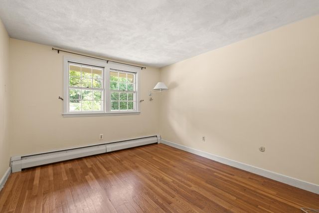 12 Old Stagecoach Rd, Bedford, MA 01730