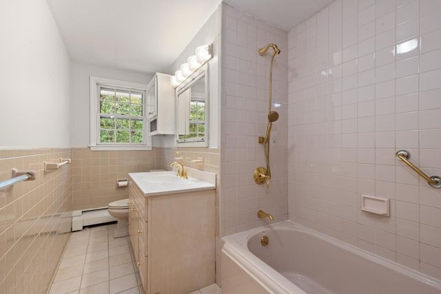 12 Old Stagecoach Rd, Bedford, MA 01730
