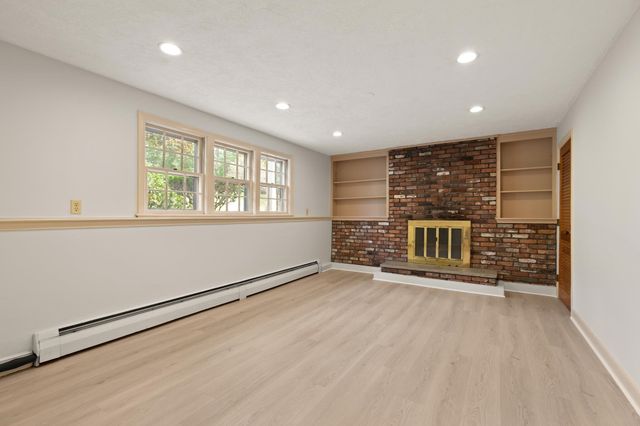 12 Old Stagecoach Rd, Bedford, MA 01730