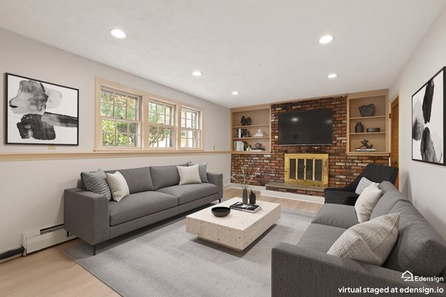 12 Old Stagecoach Rd, Bedford, MA 01730