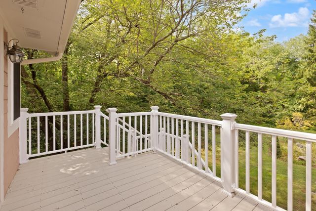 12 Old Stagecoach Rd, Bedford, MA 01730