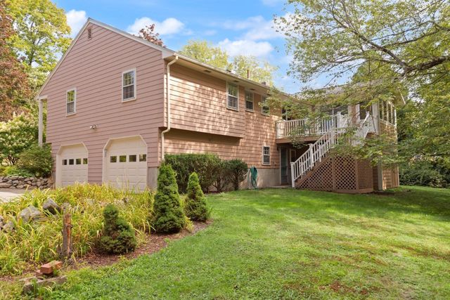 12 Old Stagecoach Rd, Bedford, MA 01730