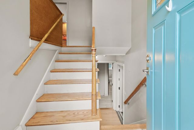 12 Old Stagecoach Rd, Bedford, MA 01730