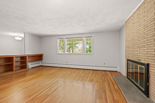 12 Old Stagecoach Rd, Bedford, MA 01730