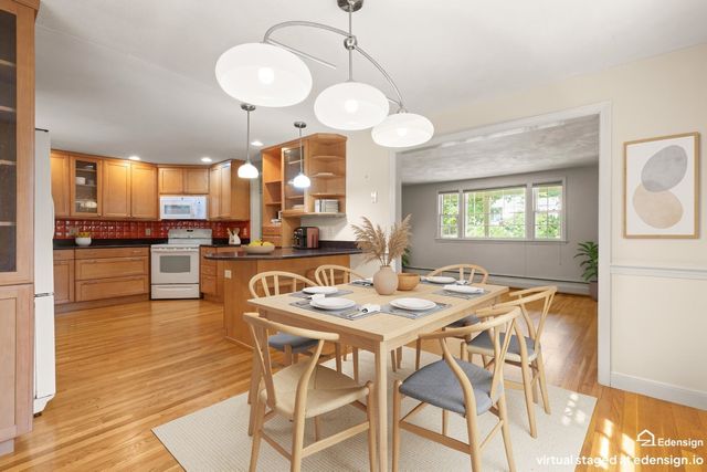 12 Old Stagecoach Rd, Bedford, MA 01730