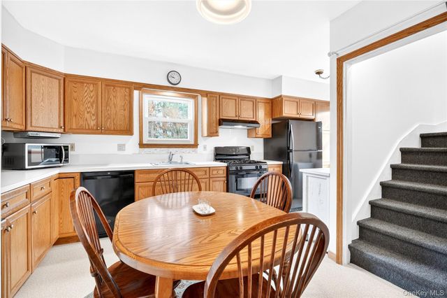 8 W Palisades Avenue, Nanuet, NY 10954