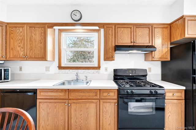 8 W Palisades Avenue, Nanuet, NY 10954