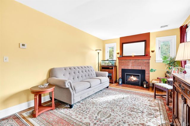 8 W Palisades Avenue, Nanuet, NY 10954