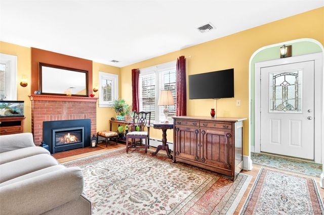 8 W Palisades Avenue, Nanuet, NY 10954