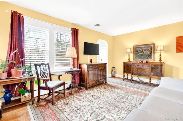 8 W Palisades Avenue, Nanuet, NY 10954