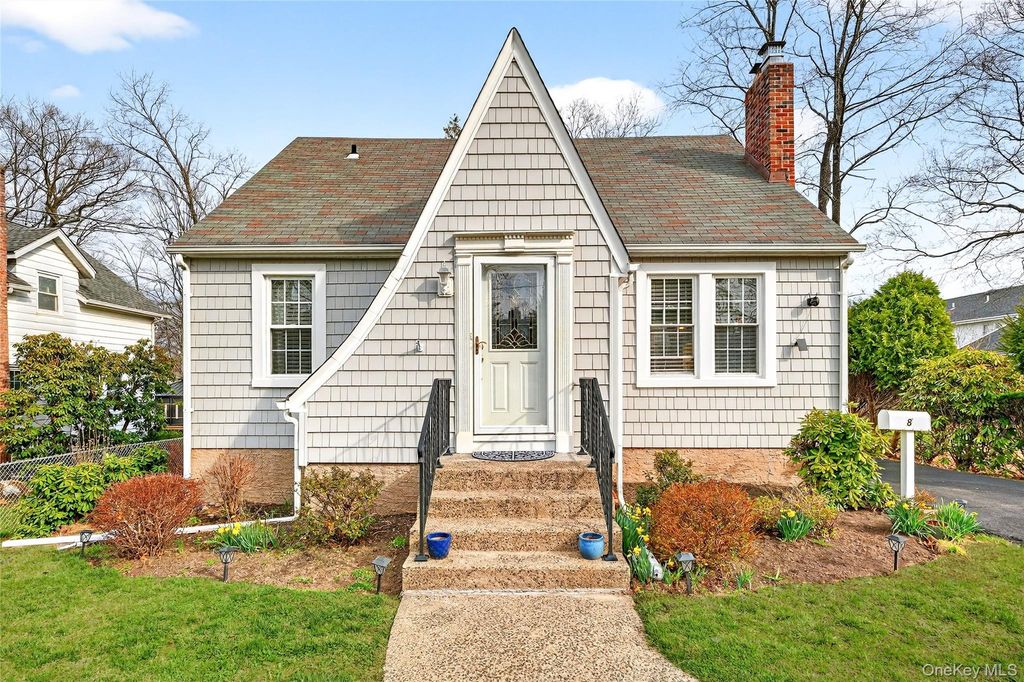 8 W Palisades Avenue, Nanuet, NY 10954