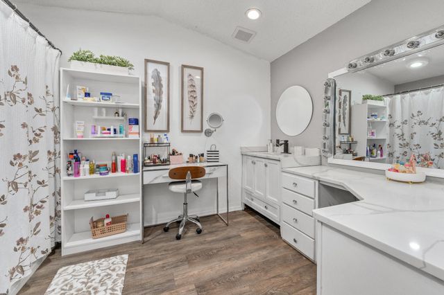 2215 N Jeanette Ave, Wichita, KS 67204