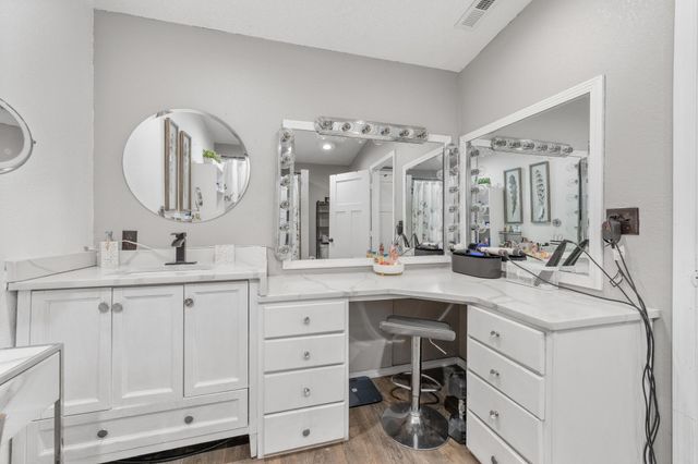 2215 N Jeanette Ave, Wichita, KS 67204