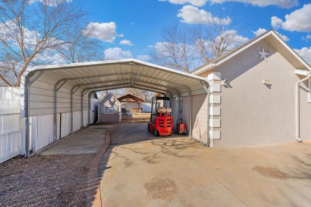 2215 N Jeanette Ave, Wichita, KS 67204