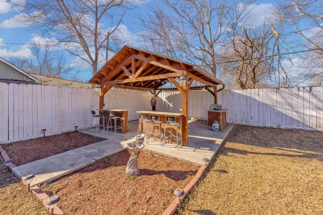 2215 N Jeanette Ave, Wichita, KS 67204