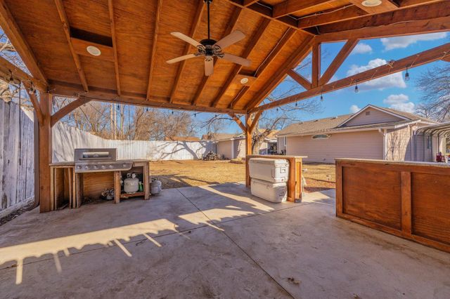 2215 N Jeanette Ave, Wichita, KS 67204