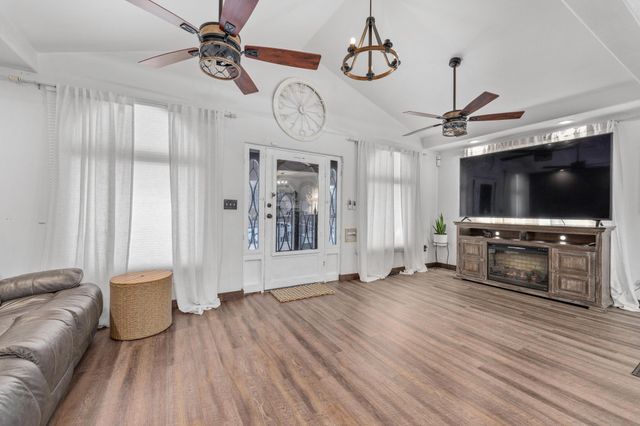 2215 N Jeanette Ave, Wichita, KS 67204