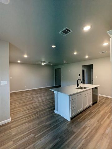711 N College Street, West, TX 76691