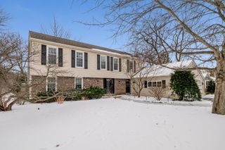 41 Canterbury Road, Lincolnshire, IL 60069