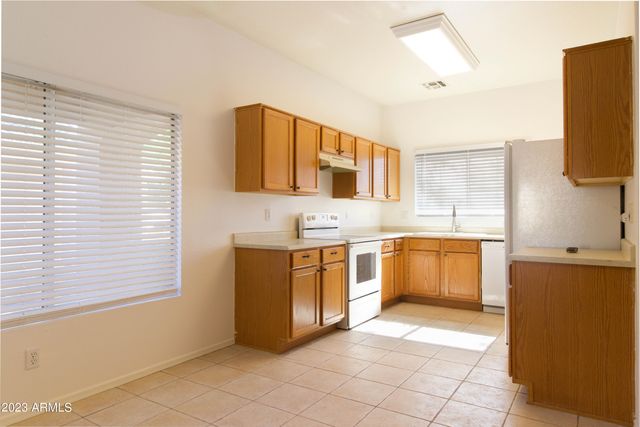 9828 E KNOWLES Avenue, Mesa, AZ 85209