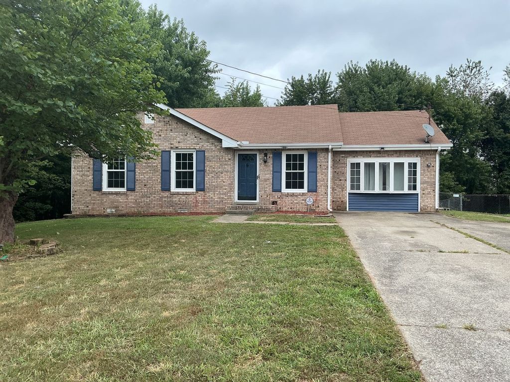 1323 Wennona Dr, Clarksville, TN 37042