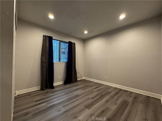 323 W 47th Place, Los Angeles, CA 90037