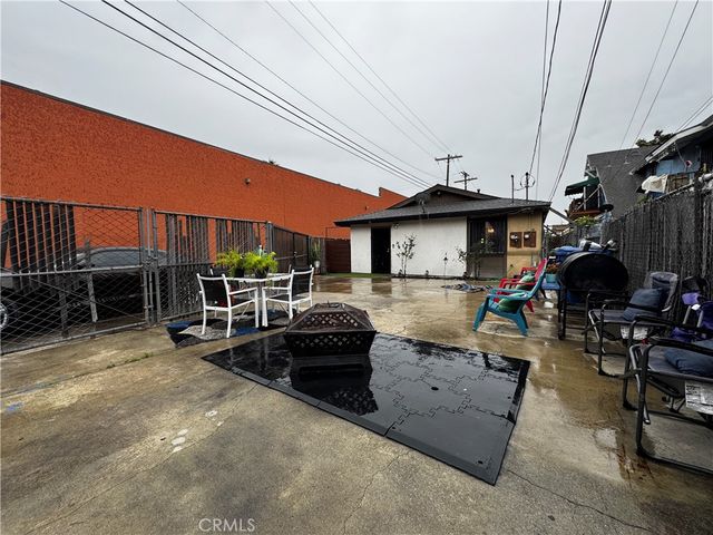 323 W 47th Place, Los Angeles, CA 90037