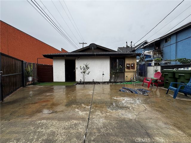 323 W 47th Place, Los Angeles, CA 90037