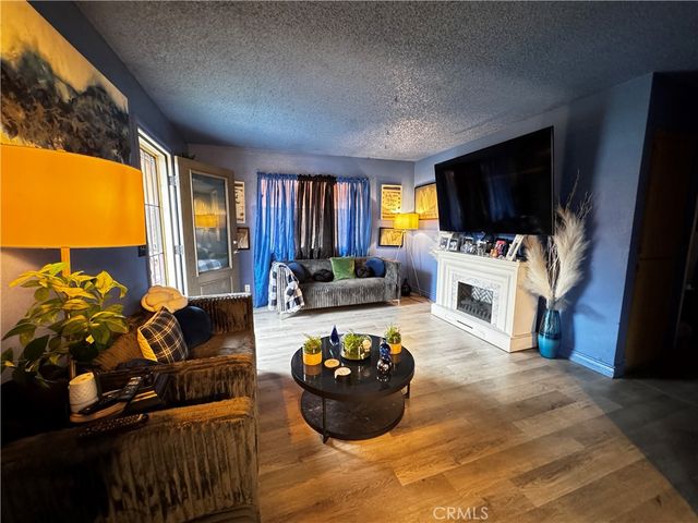 323 W 47th Place, Los Angeles, CA 90037