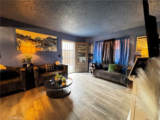 323 W 47th Place, Los Angeles, CA 90037