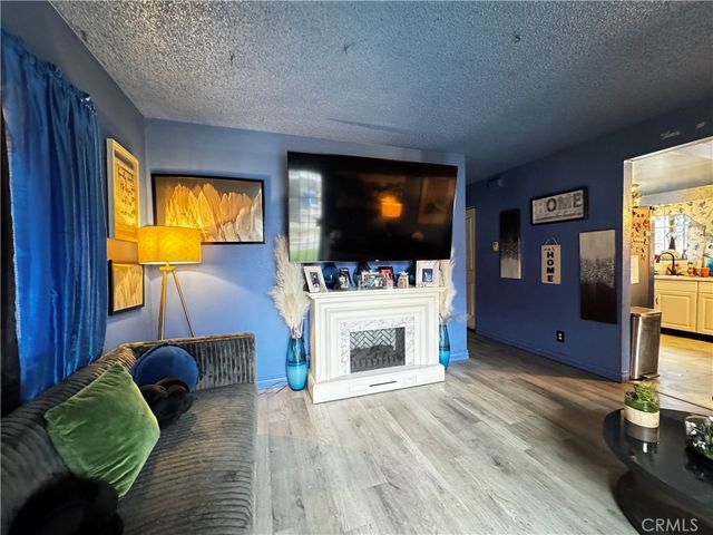 323 W 47th Place, Los Angeles, CA 90037