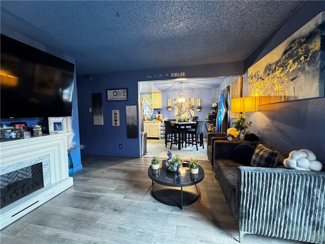 323 W 47th Place, Los Angeles, CA 90037