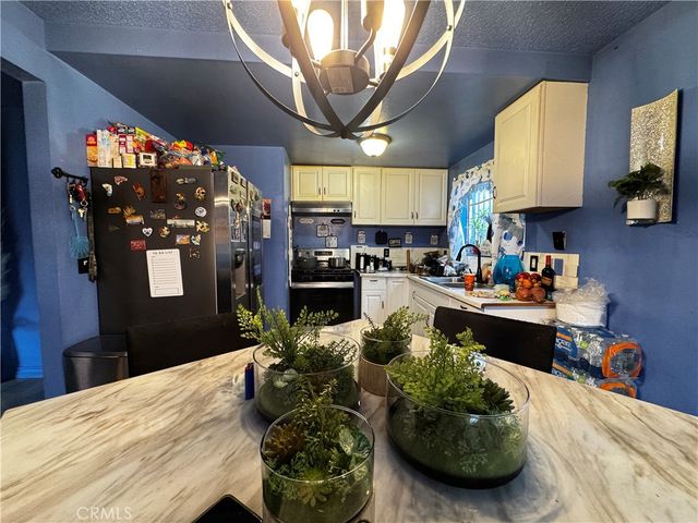 323 W 47th Place, Los Angeles, CA 90037