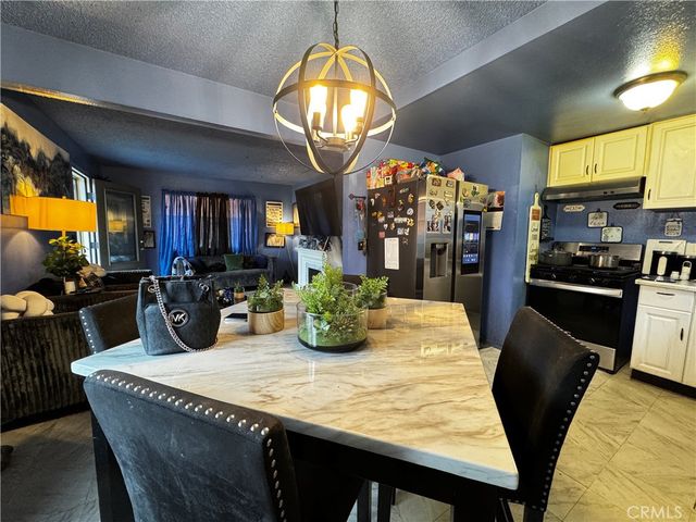 323 W 47th Place, Los Angeles, CA 90037