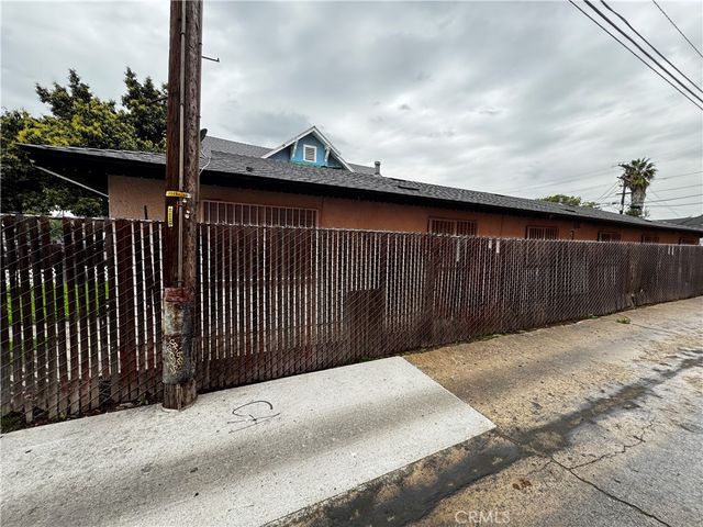 323 W 47th Place, Los Angeles, CA 90037