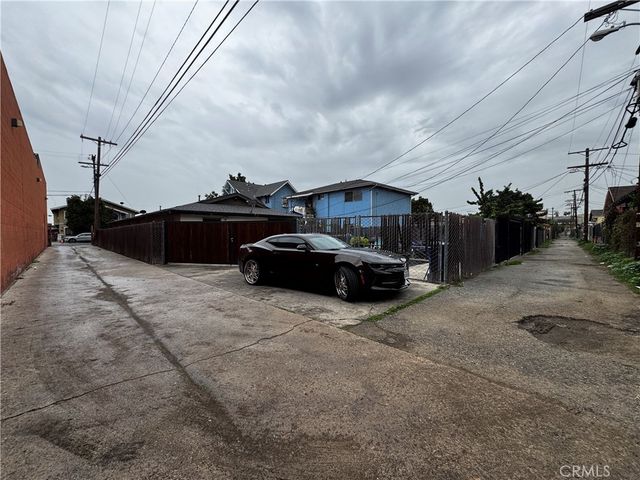 323 W 47th Place, Los Angeles, CA 90037