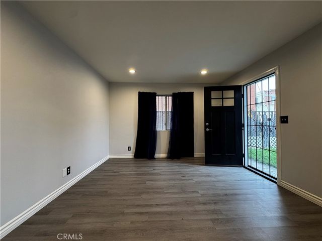 323 W 47th Place, Los Angeles, CA 90037