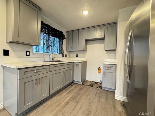 323 W 47th Place, Los Angeles, CA 90037