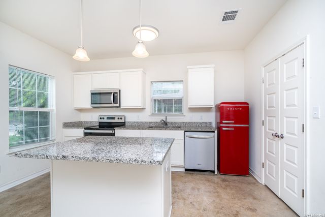 2639 E Commerce St, San Antonio, TX 78203